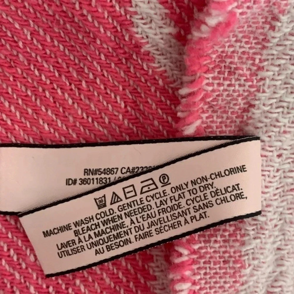 Victoria Secret Logo Black Stripe Beach Towel Blanket 40x56” - Picture 6 of 6